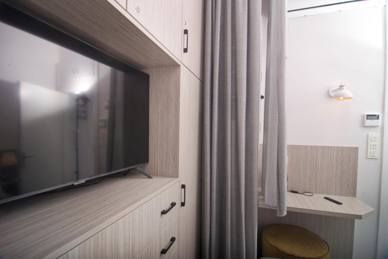 Urban Chic Luxury At The City Center Каламата Экстерьер фото