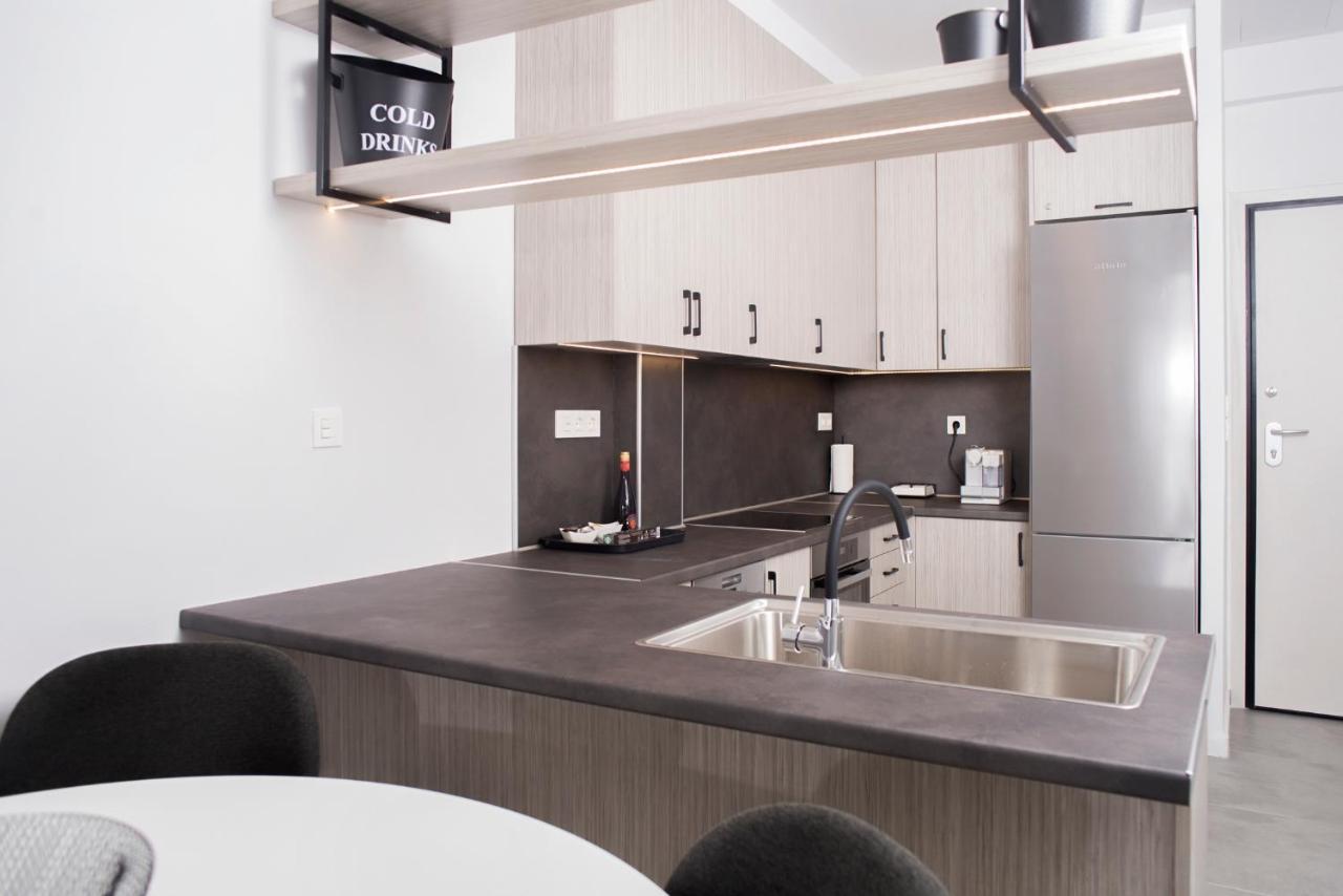 Urban Chic Luxury At The City Center Каламата Экстерьер фото