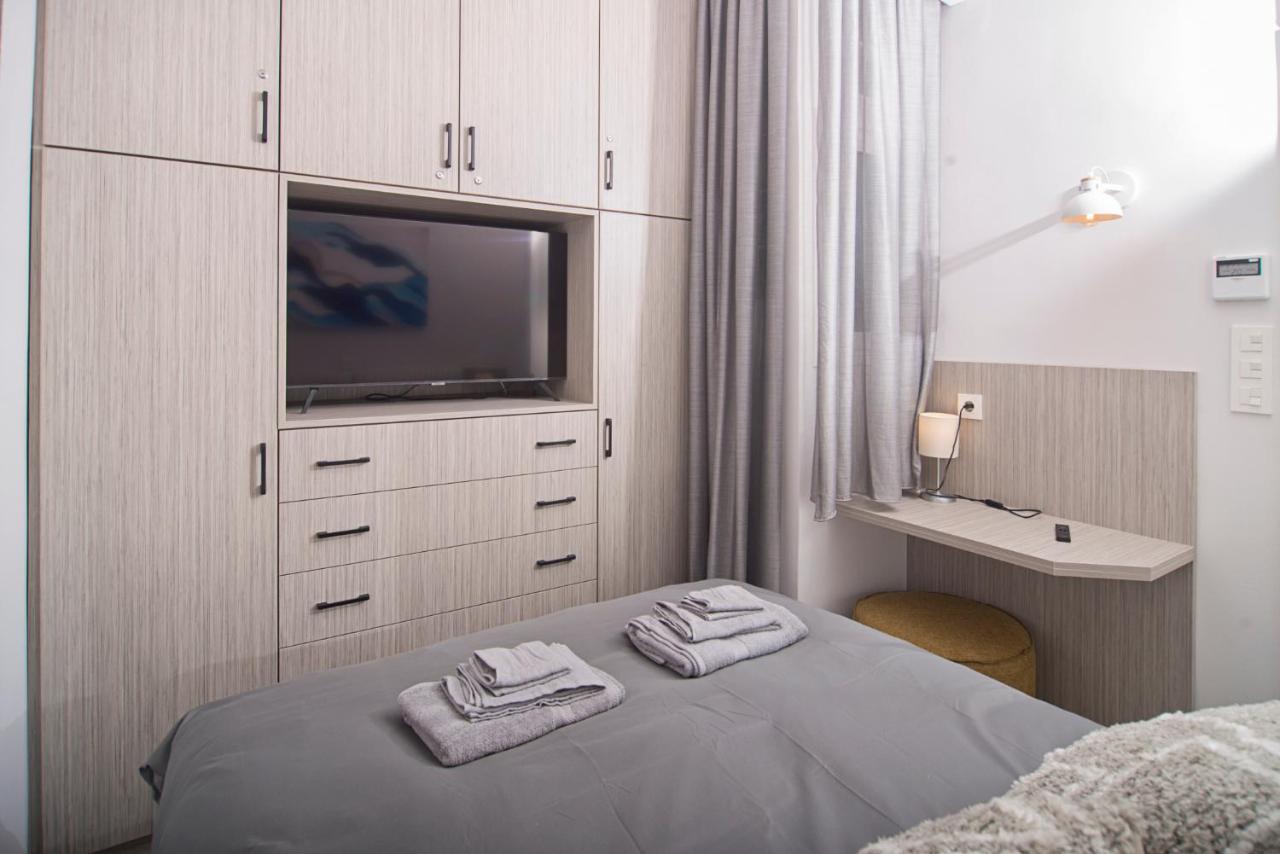 Urban Chic Luxury At The City Center Каламата Экстерьер фото