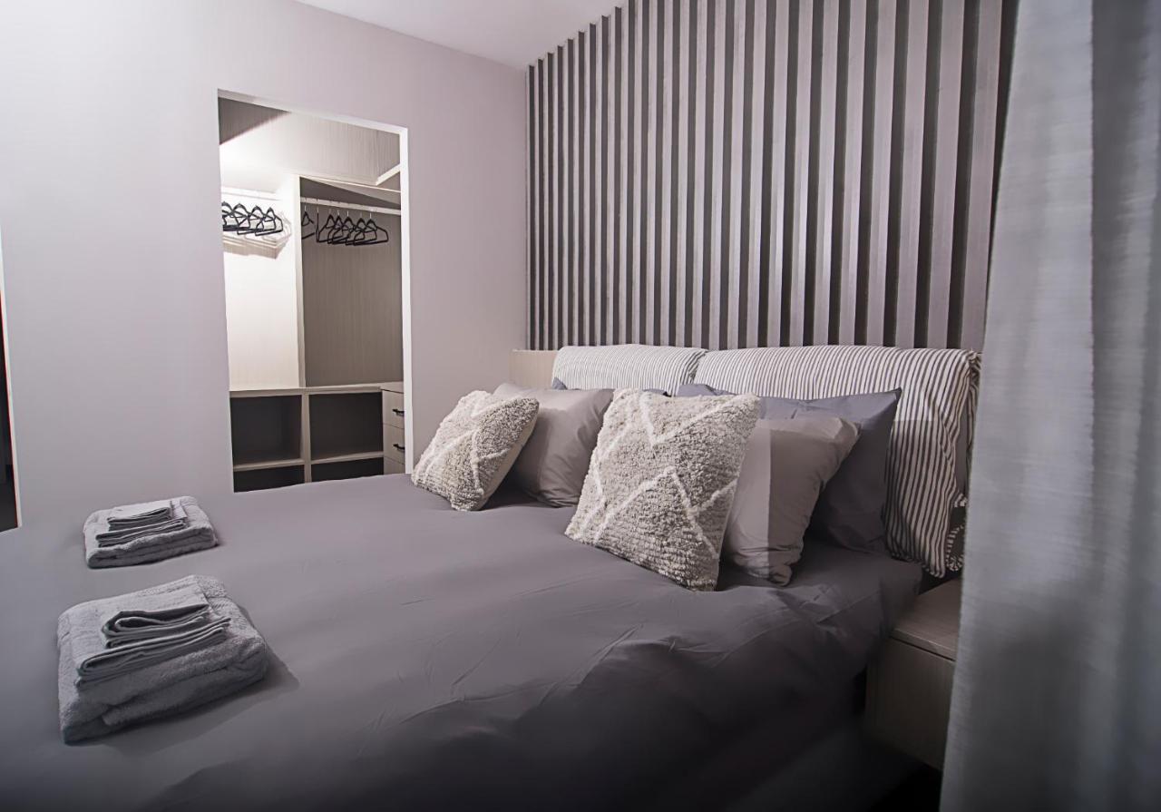 Urban Chic Luxury At The City Center Каламата Экстерьер фото