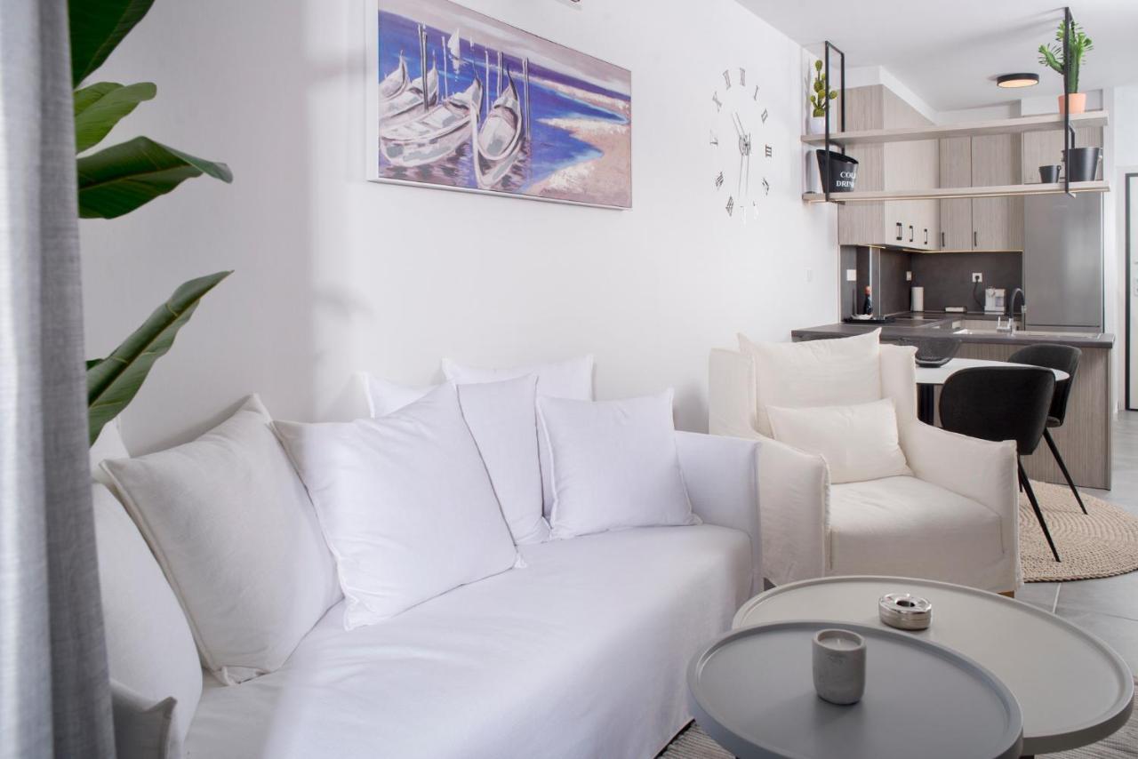 Urban Chic Luxury At The City Center Каламата Экстерьер фото